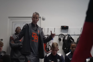 Van Persie godet me kokë lojtarin e tij