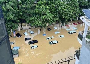 Rëndohet bilanci i viktimave nga përmbytjet në Vietnam