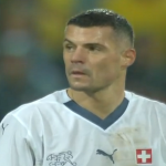 Tifozët në “Fadil Vokrri” vërshëllejnë Xhakën në çdo prekje të topit