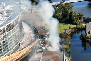 Zjarr pranë stadiumit Optus gjatë spektaklit të BBL
