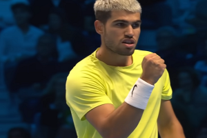 Alcaraz “fluturon” në Melbourne dhe ëndërron Grand Slam-in e plotë