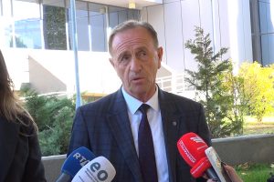 Para takimit me Muratin, Azemi: Paga minimale të bëhet 600 euro