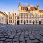 Qyteti evropian u kërkon turistëve të ndalojnë vjedhjen e kalldrëmeve nga rrugët e tij