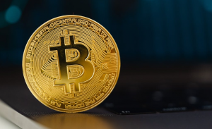 Bitcoin nën presion, çfarë po sinjalizon tregu i kriprovalutave?