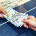 Euro shënon nivelin më të ulët historik në raport me lekun