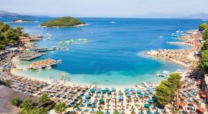 2,3 milionë vizitorë të huaj gjatë gushtit