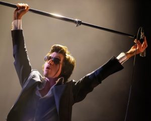 Arctic Monkeys publikojnë këngën e parë që nga 2022 për të ndihmuar fëmijët e luftës