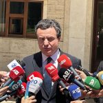 Kurti: Kompani nga rajoni më shpesh po ankohen për biletat e aeroplanit se sa për rregullat e tregtisë