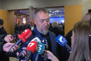 Lushtaku flet pas konventës së PDK-së