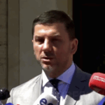 Dështimi i formimit të qeverisë, Krasniqi ka këtë kërkesë për Vjosa Osmanin