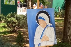 Ekspozitë artistike në Prishtinë në nder të 115-vjetorit të lindjes së Nënë Terezës