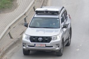 Sekuestrohen 3 ton patate në Kamenicë, ndalohet një kombi me targa të Serbisë