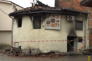 Dëshmitarët rrëfejnë tragjedinë, flakët përfshinë shtëpinë, një fëmijë nuk ia doli