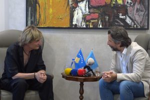 Rama nderon Rexhepagiqin me “Hyjneshën në Fron”