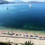 Ksamili në qershor, pushues të shumtë shijojnë plazhet në ditët e para të verës