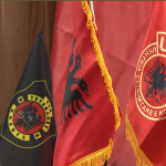 Ali Ahmeti arrin në zyret e OVL-UÇK