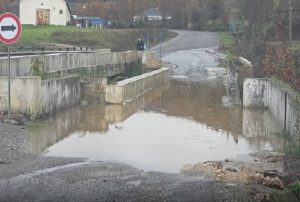 Moti i keq shkakton shumë probleme, rruga Burrel-Rrëshen gati e pakalueshme