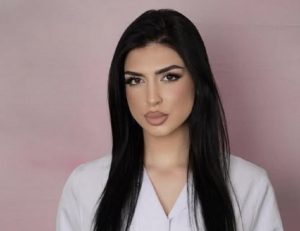 Babai e përkujton plot emocione 25-vjeçaren në Tetovë